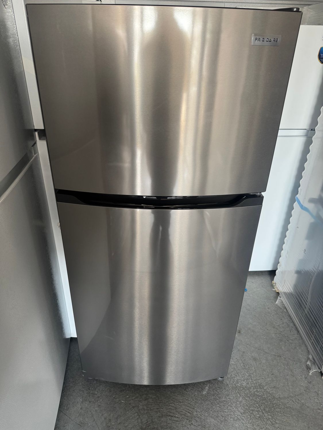 Frigidaire 13.9 Cu. Ft. Top Freezer