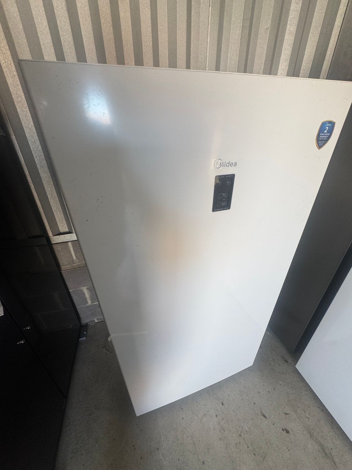 Midea 17 Cu. Ft. Convertible Upright Midea 17 Cu. Ft. Convertible Upright