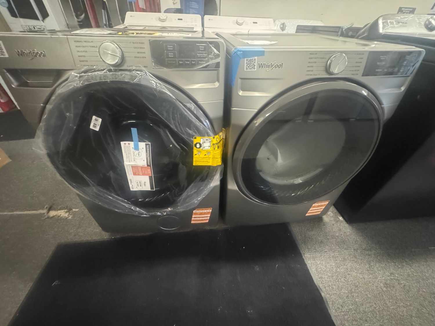 Whirlpool Smart Front Load Washer $ Electric Dryer New