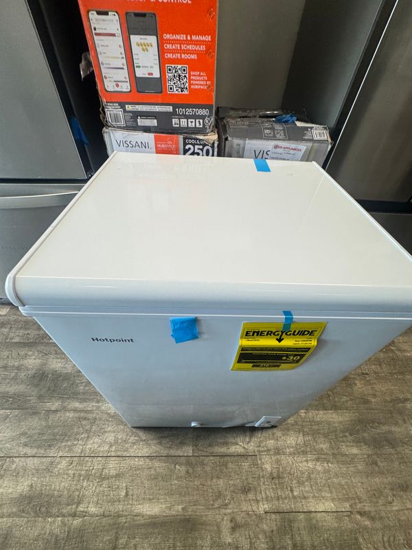 Hotpoint HCM5QWWWW 4.9 Cu. Ft. Convertible Chest Freezer/Refrigerator Hotpoint HCM5QWWWW 4.9 Cu. Ft. Convertible Chest Freezer/Refrigerator
