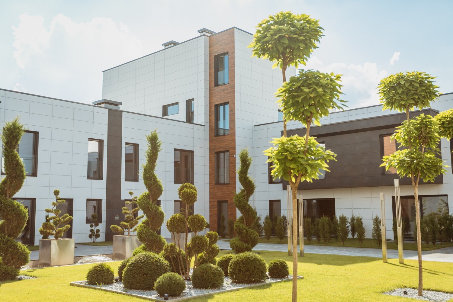 Apartament la varianta albă în complex de lux ! 3 odăi plus living !