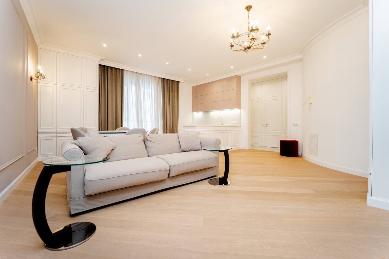 ​Apartament 2 camere + living! Euroreparație Coliseum Palace.
