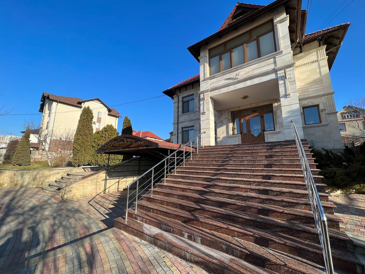 Casa în 2 nivele , Buiucani , Chișinău.