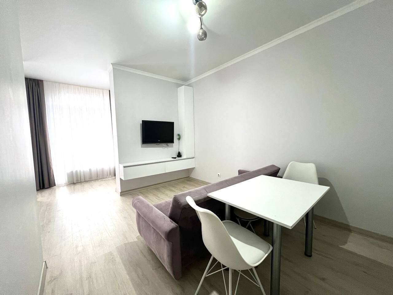 Închiriere Apartament cu 1 camere + Living, 45 m², Centru, Chișinău.