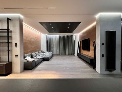 Vânzare Apartament cu 3 camere, 190 m, în parc.