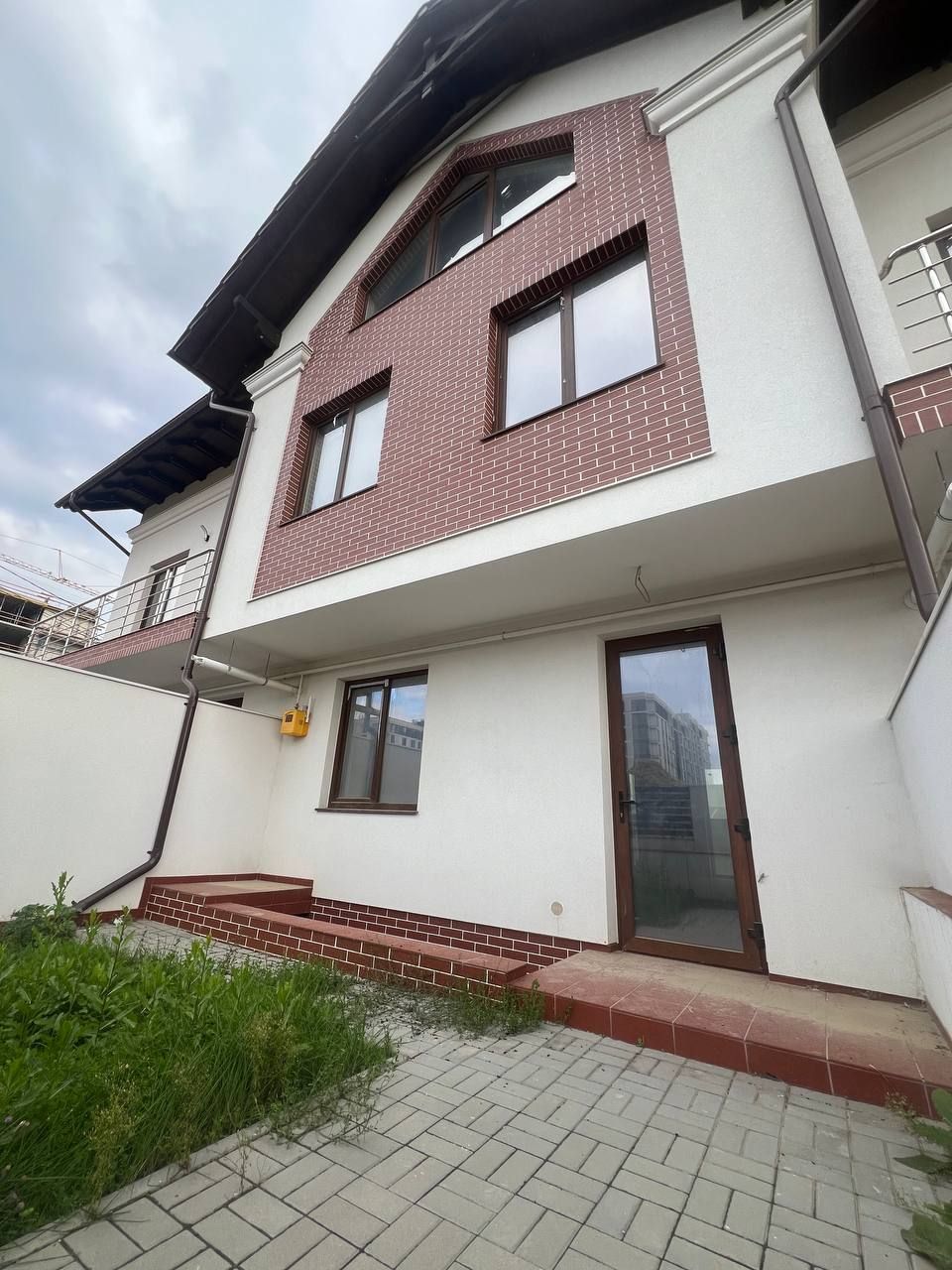 Vânzare ​Townhouse Durlești, varianta albă​