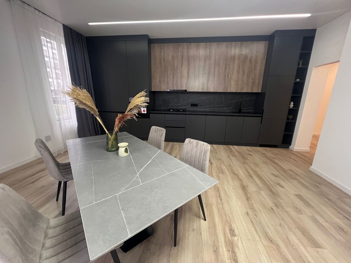 Apartament, 2 camera Plus Living, Euroreparație , Centru.