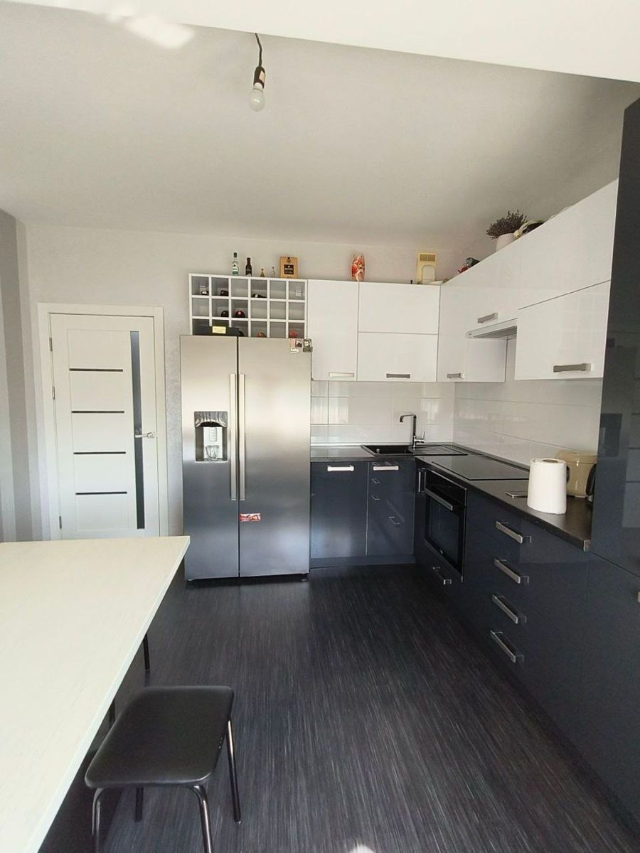 Vânzare Apartament, 2 camera Plus Living, Euroreparație , Centru.