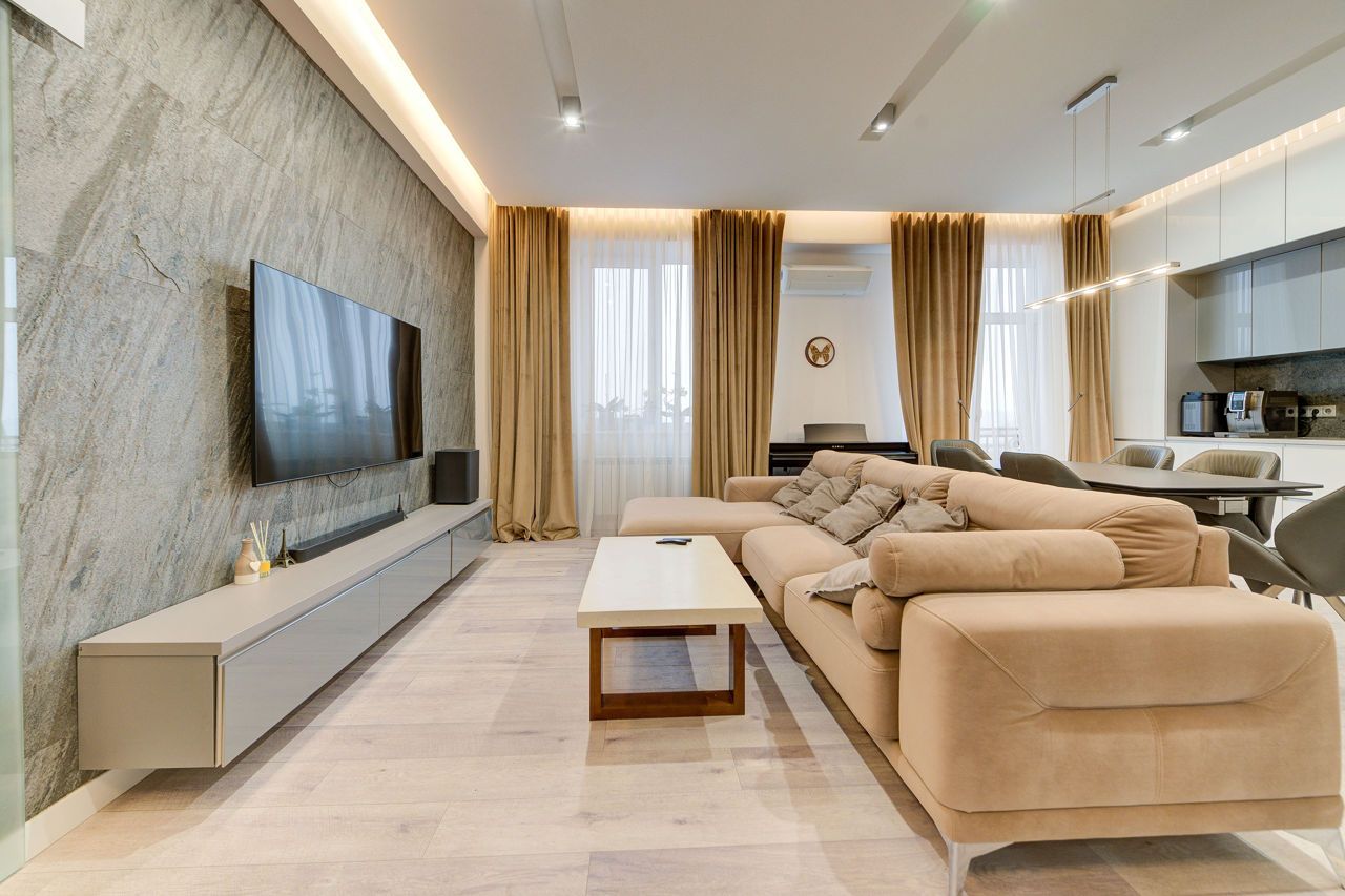 ​Apartament 3 camere 100m2 ,  Centru ,Old Town .