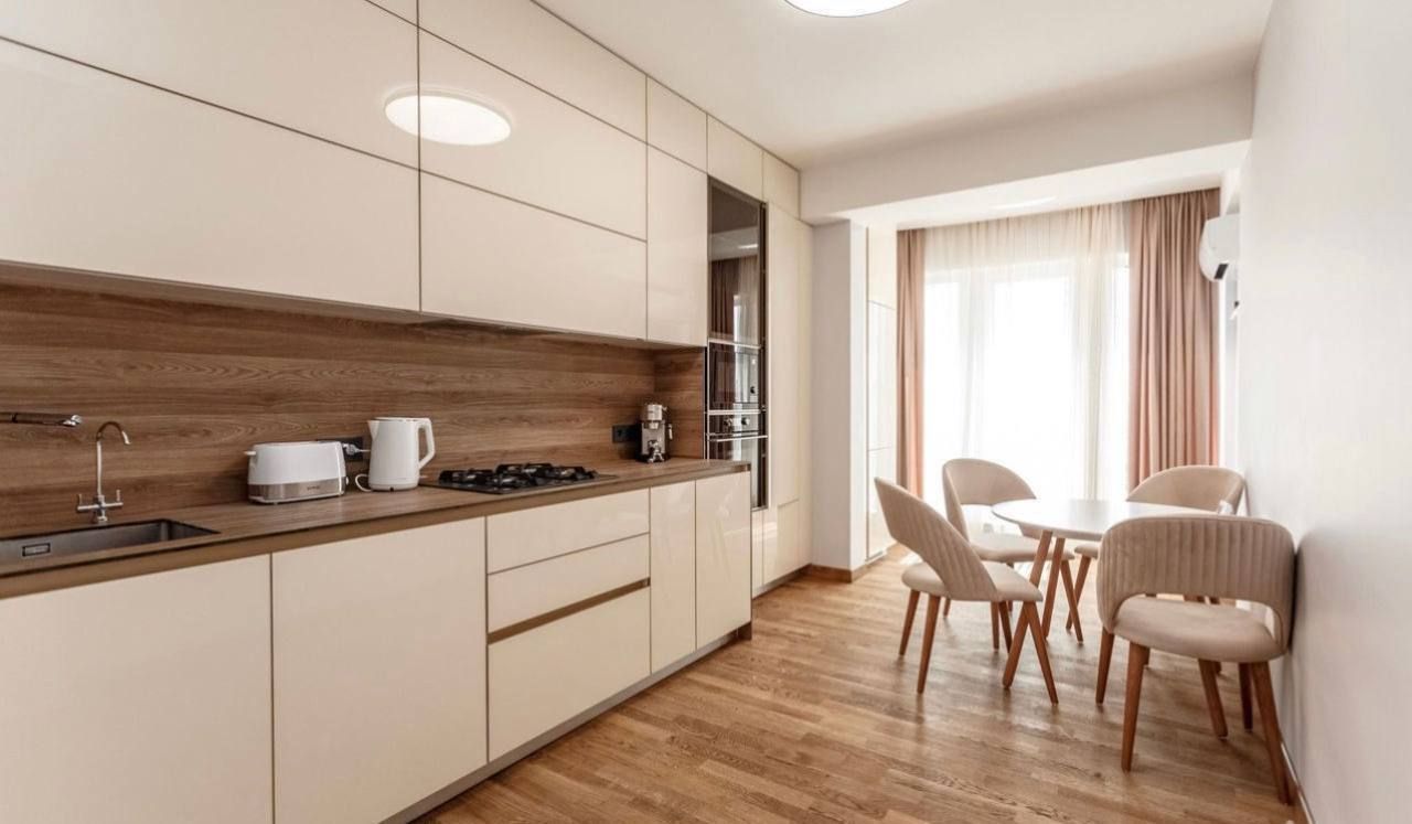 Penthouse  ,  Euroreparație , Centru Bernardazzi Hall.