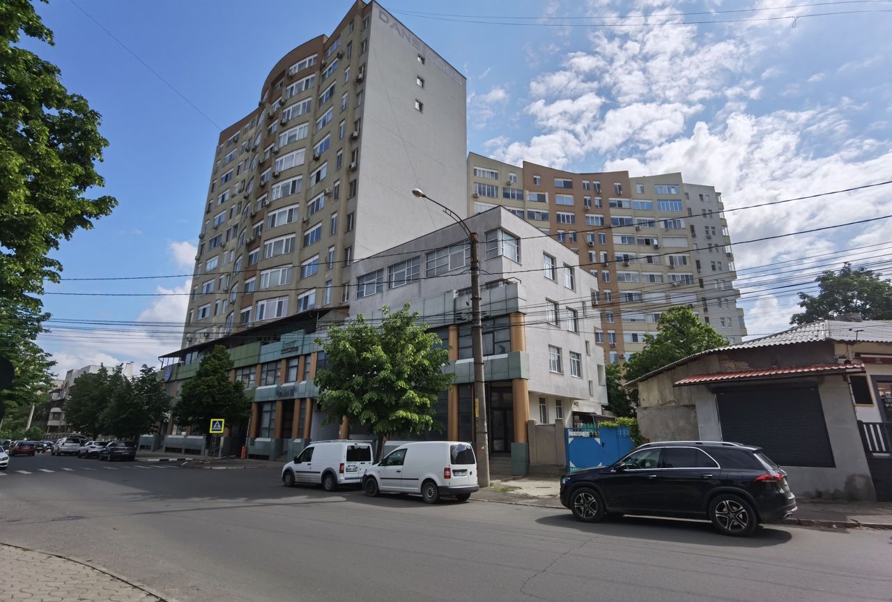 ​Apartament 1 camera plus Living ,  Euroreparație , Centru Petru Rareș ASEM.