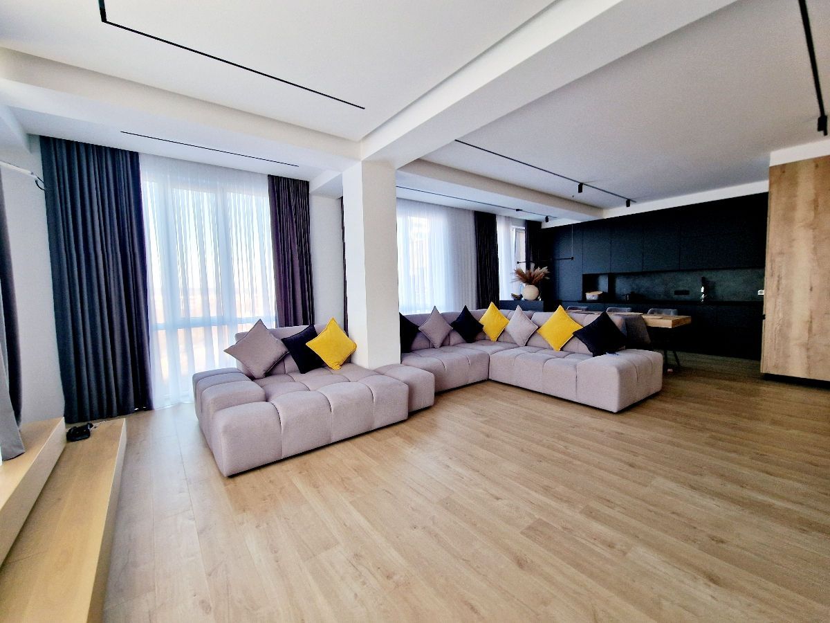 ​Apartament 3 camera ,  Botanica , bd. Decebal, 99 .