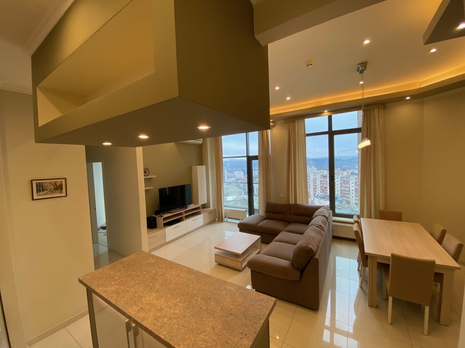 ​Apartament 2 camere plus Living ,  Euroreparație , Centru Crown Plaza Park.