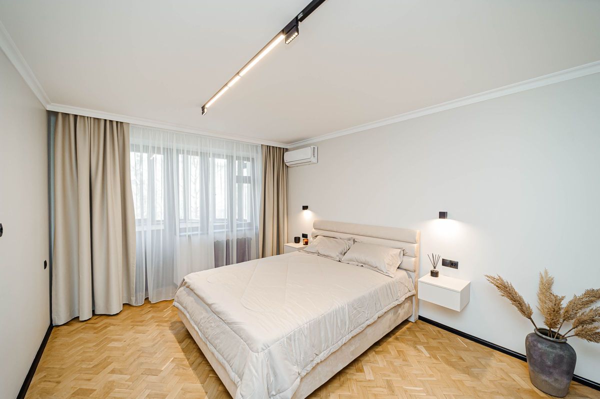 ​Apartament 2 camere plus Living ,  Euroreparație , Centru Grigore Ureche.