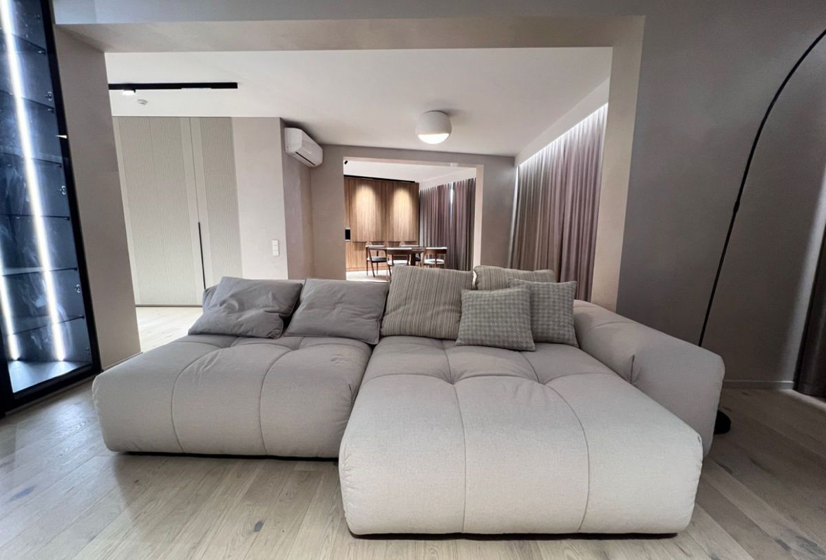 PentHouse 3 camera plus Living ,  Euroreparație , Estate White House Centru Puskin 49.