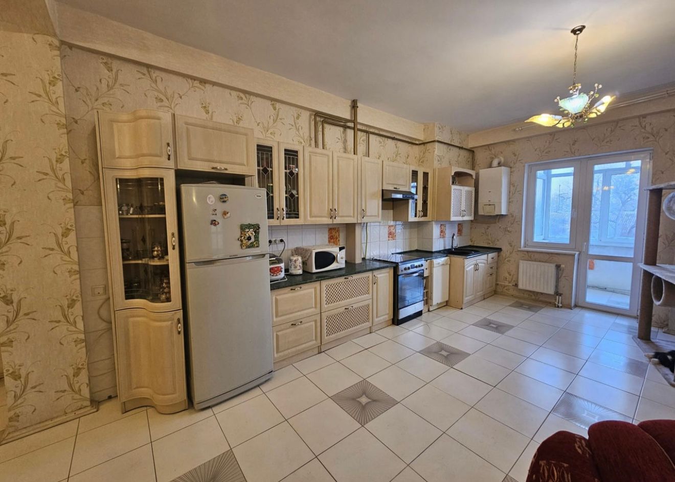 ​Apartament 4 camere , Centru Valea Trandafirilor.