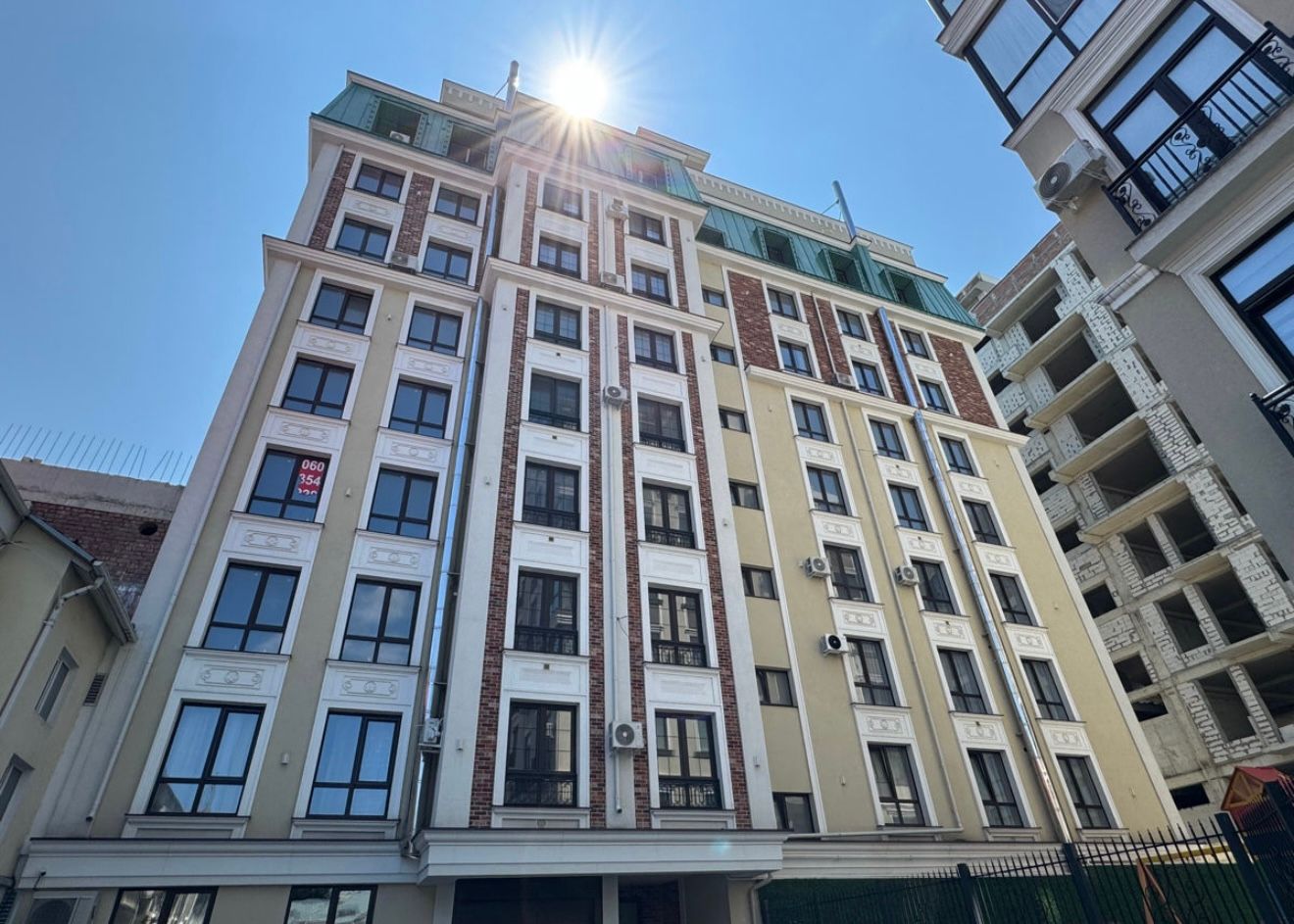 ​Apartament 2 camere plus Living ,  Varianta Albă , Centru Alexandru cel Bun 47. Milanin.