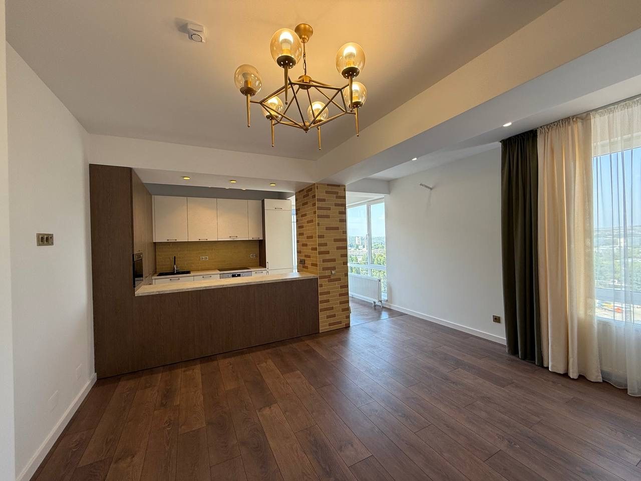 Vânzare Apartament, 1 camera Plus Living, Euroreparație , Centru.