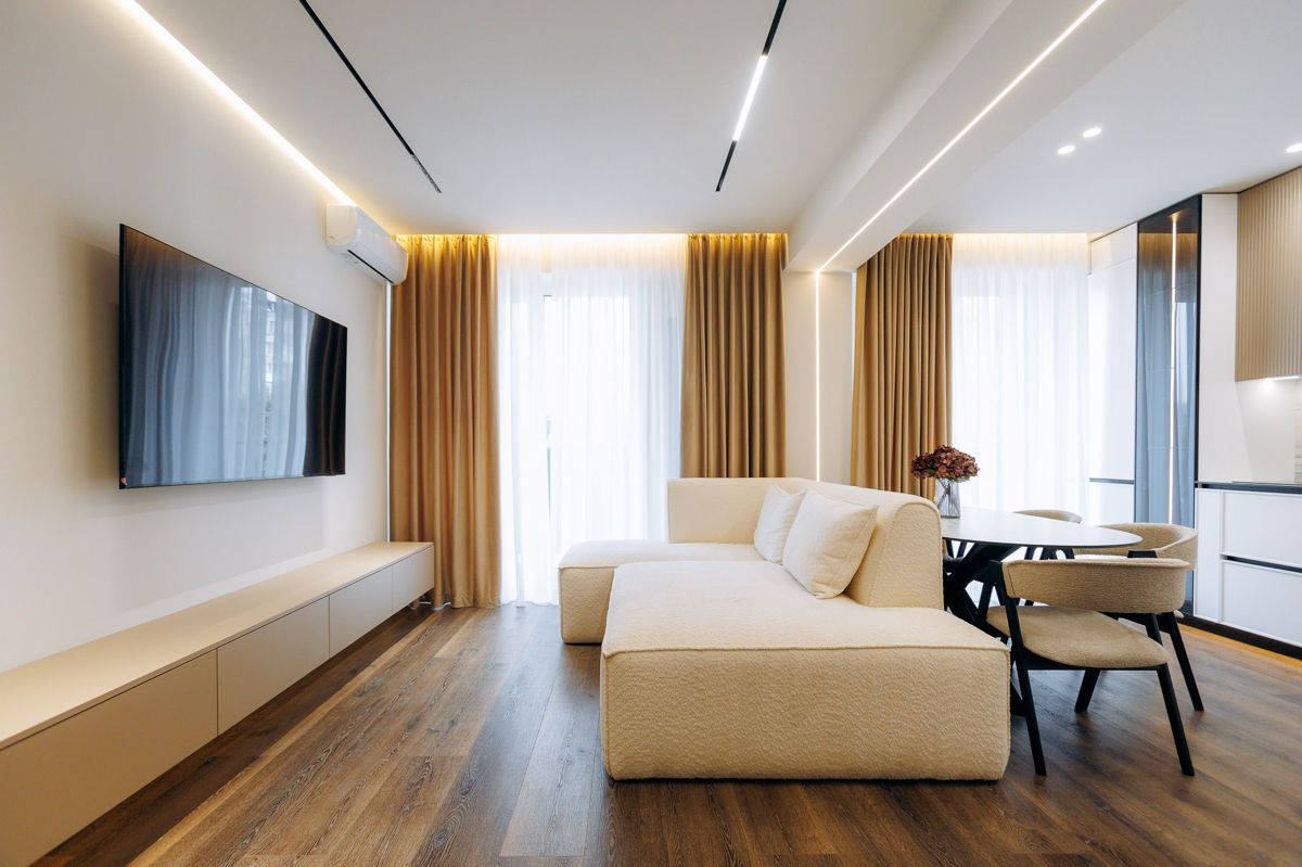 ​Apartament 2 camere plus Living ,  Euroreparație , Complex Toro Center ​.