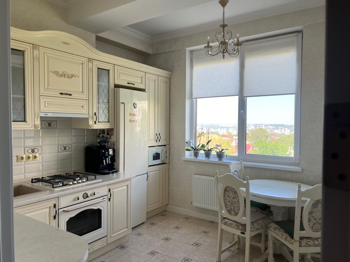 ​Apartament 2 camere ,  Euroreparație , Center ,​str. Valea Dicescu.