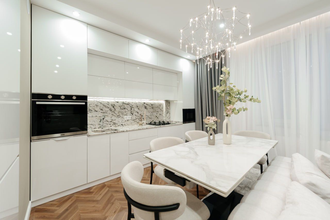 ​Apartament 2 camere plus Living ,  Euroreparație , Center, str. Grigore Alexandrescu.