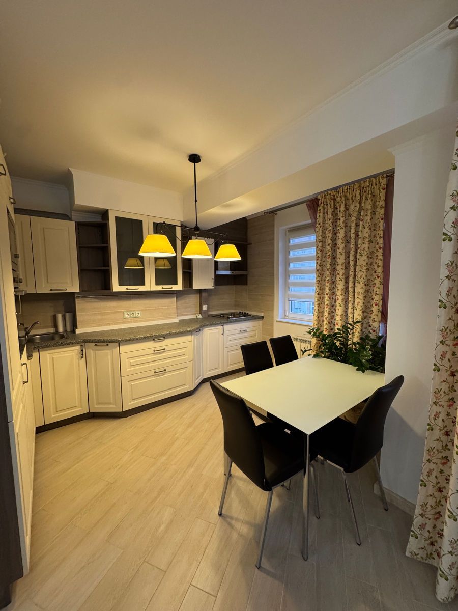 ​Apartament 2 camere plus Living  ,  Euroreparație , Center, Lev Tolstoi 24/1,