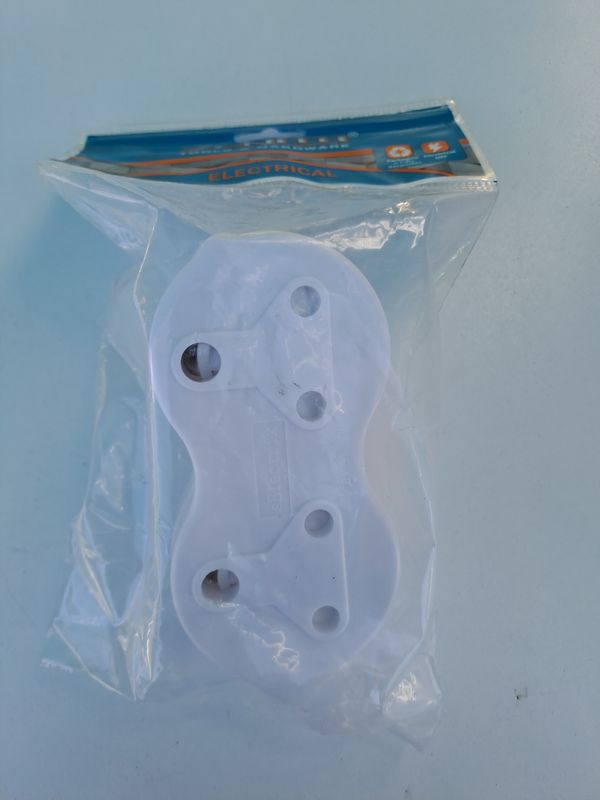 Plug Adaptor 2 x 16A Wavy