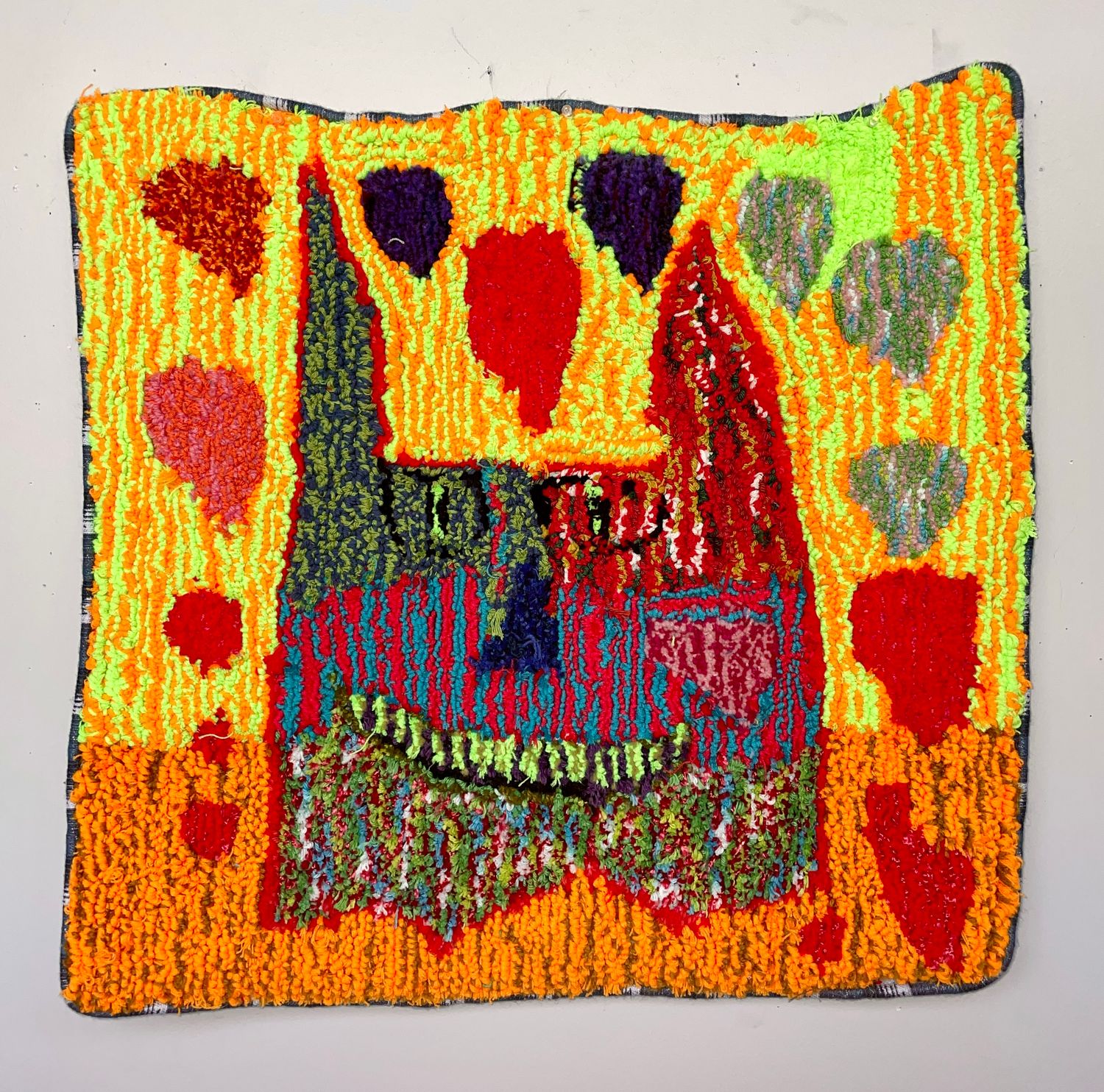 Cat with Green Teeth, tufted wall hanging by Lydia Thompson