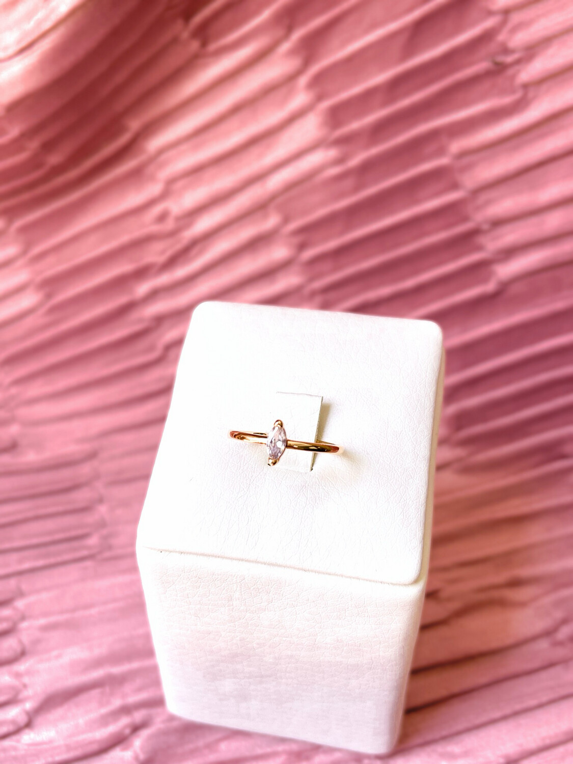 Anillo Delicado de Circonia