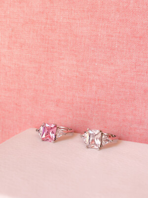 Anillo Plateado de Tres Circonias Grandes