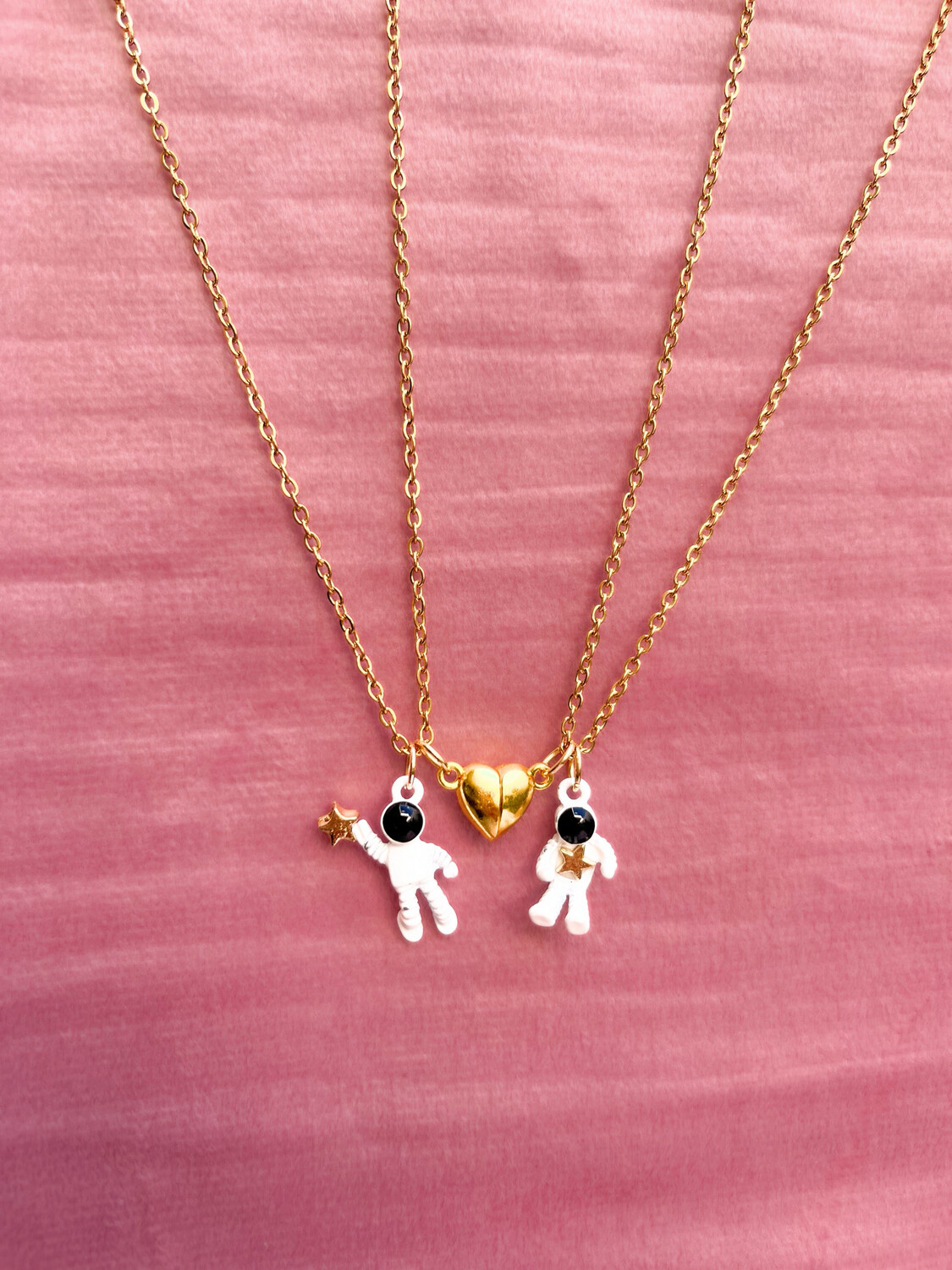 Collares Magnéticos Dorados de Astronautas