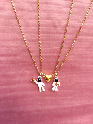 Collares Magnéticos Dorados de Astronautas