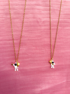 Collares Magnéticos Dorados de Astronautas