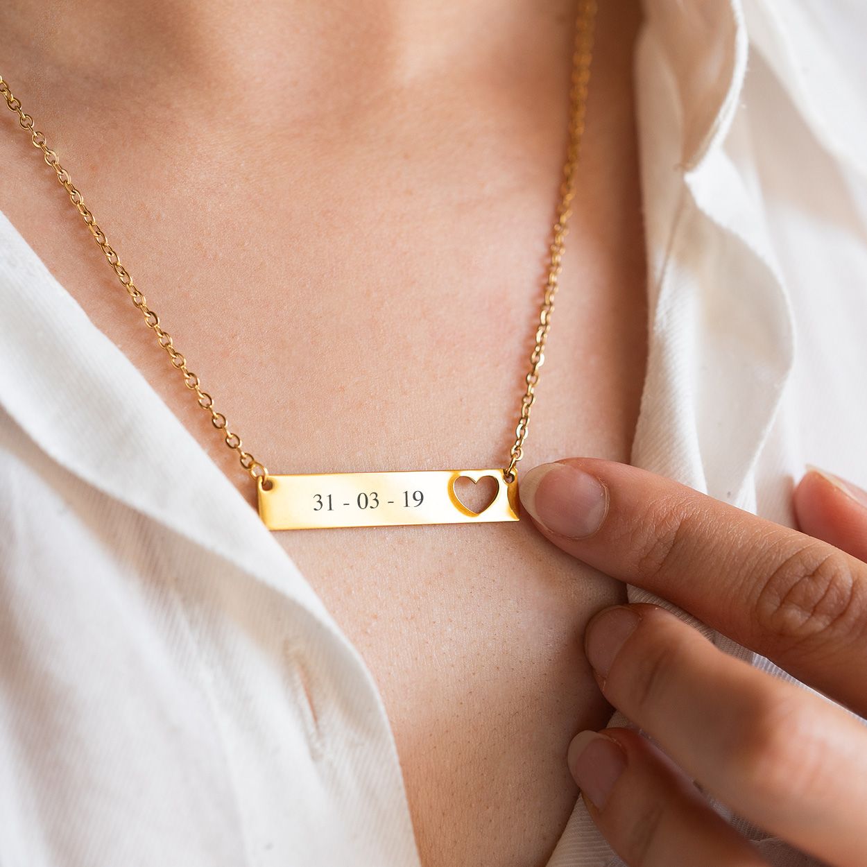 Collar Rectangular con Corazón