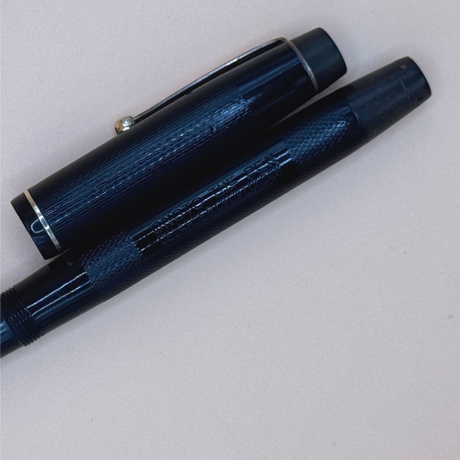DE LA RUE ONOTO 5601 中字半透明軸プランジャー式 筆記確認済 Onoto 5601 black chased with gold trim