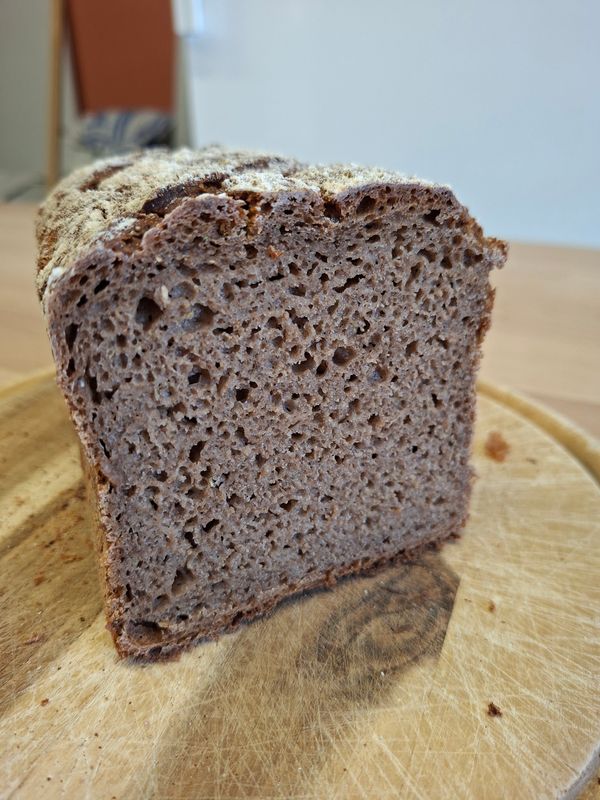 Vollkorn-Gewürzbrot, halb Vollkorn-Gewürzbrot, halb