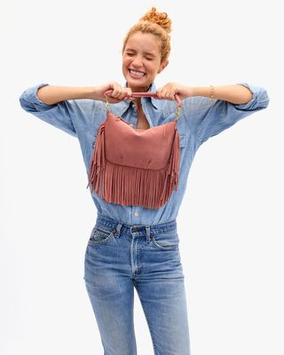 Petite Moyen Messenger in Suede Fringe / Rose Clay
