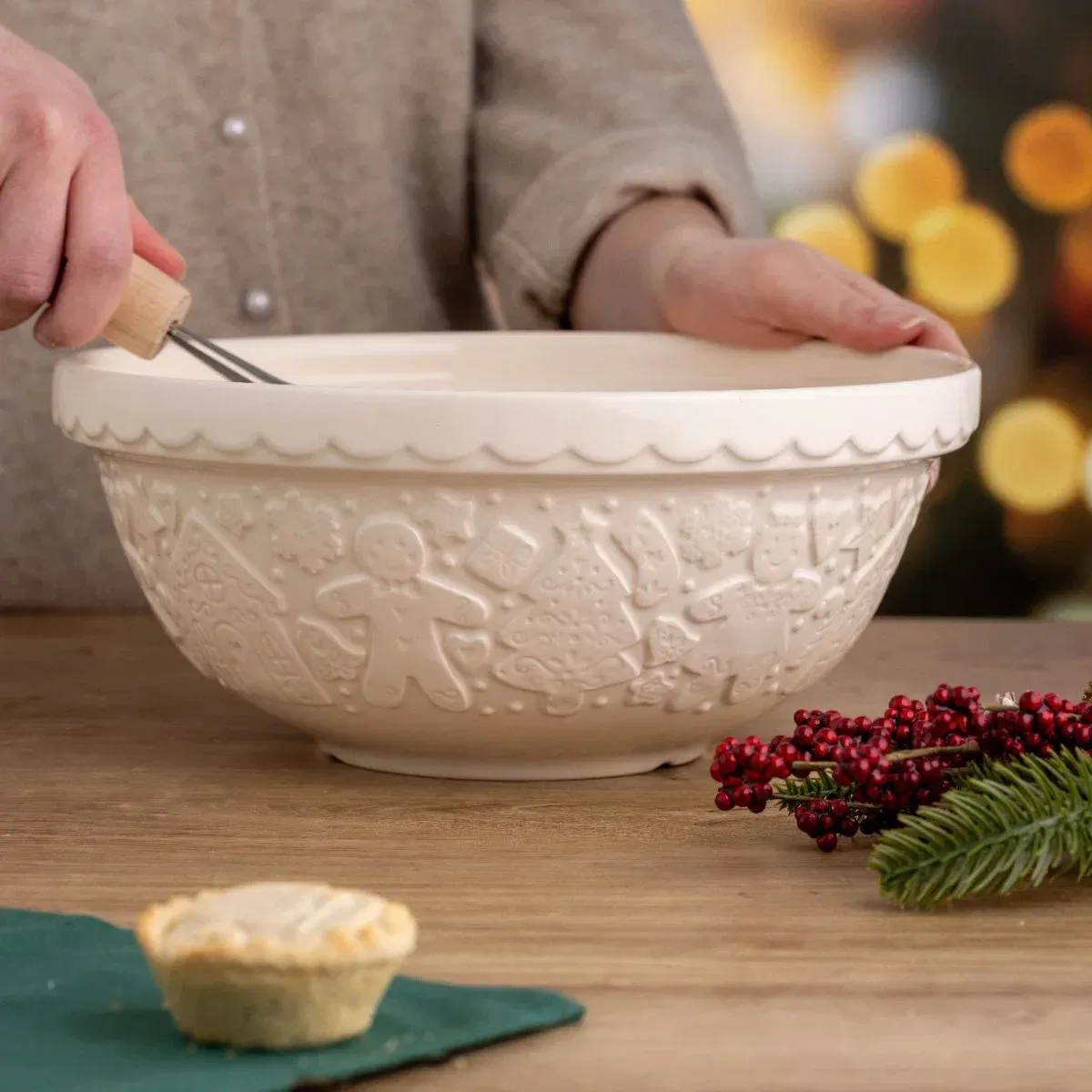 Gingerbread Lane Size 18 Cream Mixing Bowl