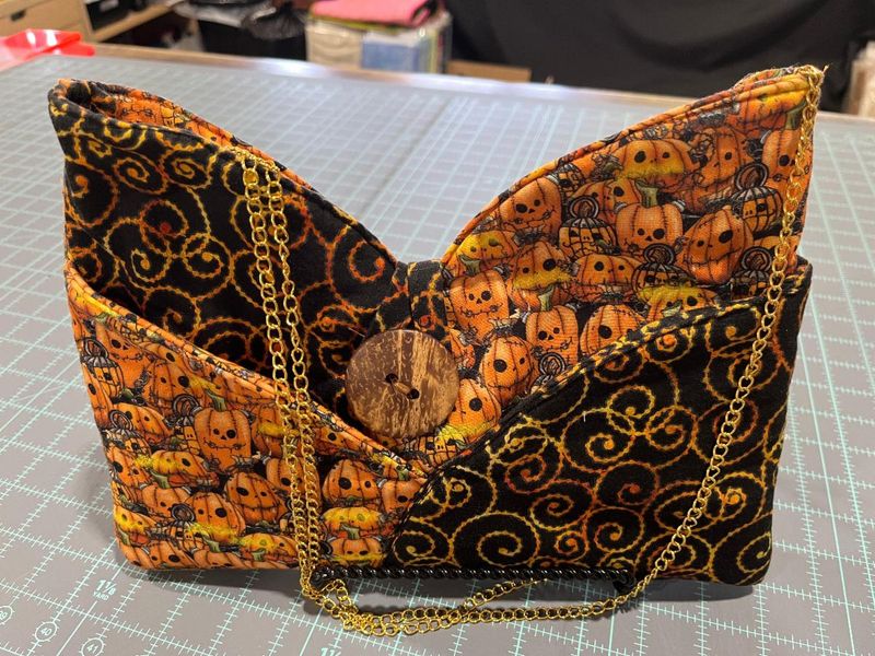 Pizza Purse Class:  Friday, Sept 18th:  10:00am - 4:00pm