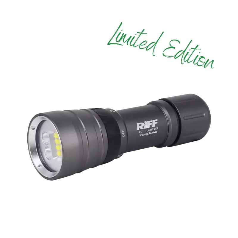 RiFF Spot- und Video-Tauchlampe TL4000 MK2 (2600 Lumen) - Sonderedition titangrau RiFF Spot- und Video-Tauchlampe TL4000 MK2 (2600 Lumen) - Sonderedition titangrau