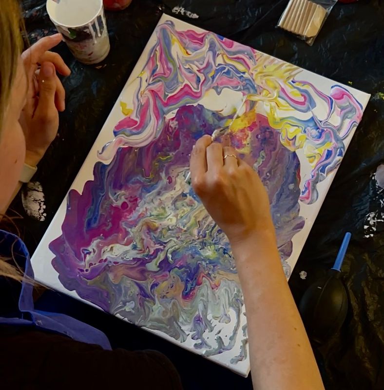 Special:Art &amp; Wine Pouringtechnik - Malkurs mit Weinverkostung in Augsburg