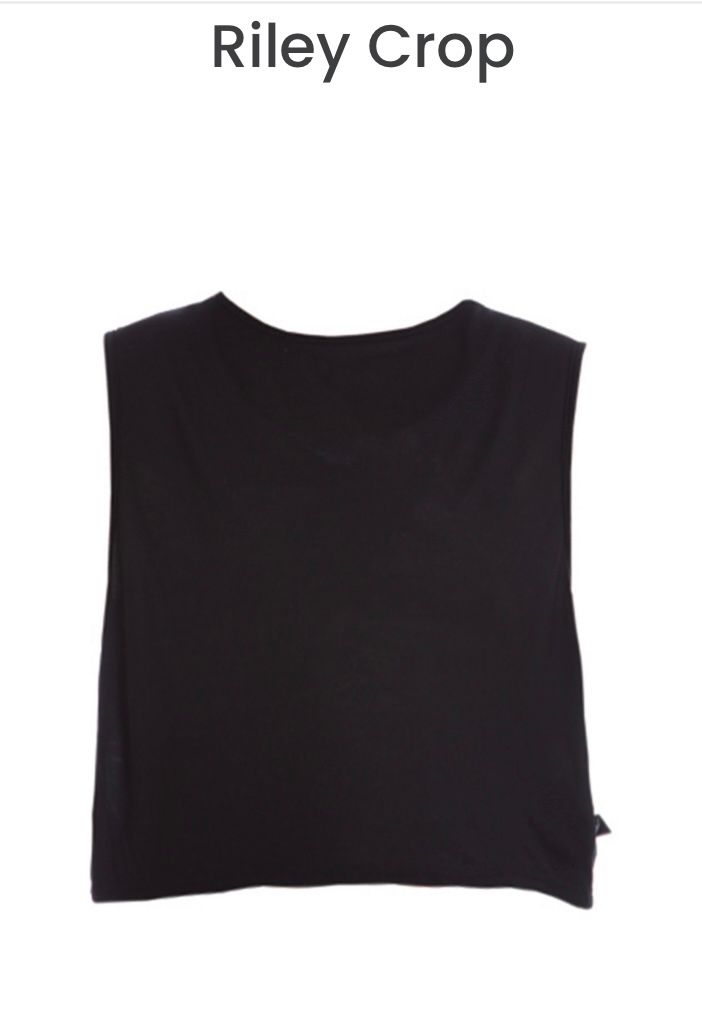 (Q) Riley Crop - Black Studio Wear