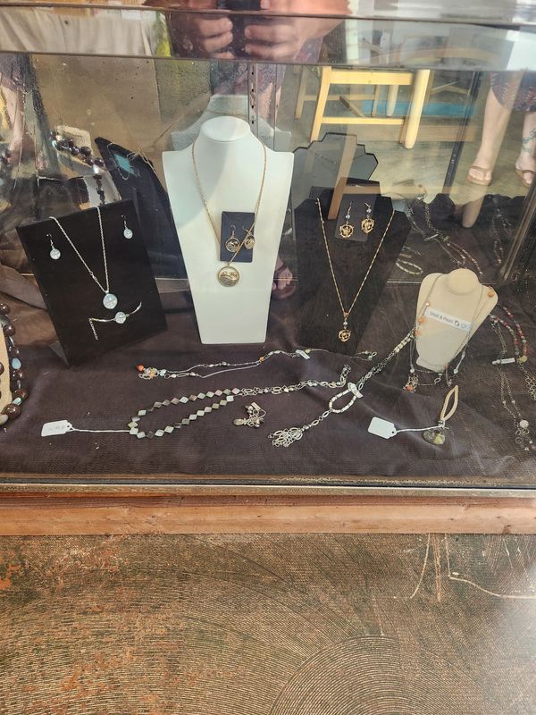 Tahitian made jewelry