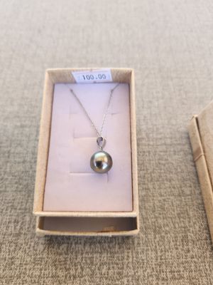 Tahitian pearl necklace