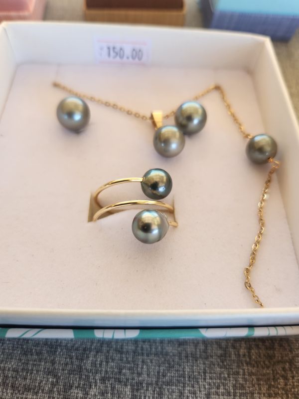 Tahitian set