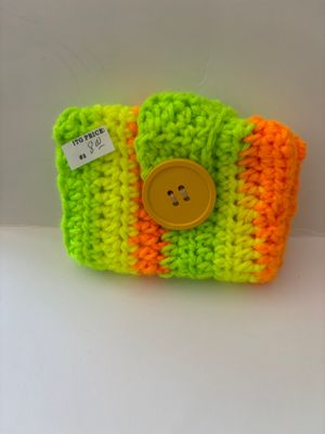Crochet folded card holder with buttons