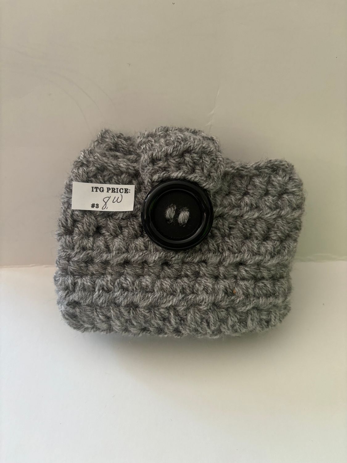 Crochet folded card holder with buttons