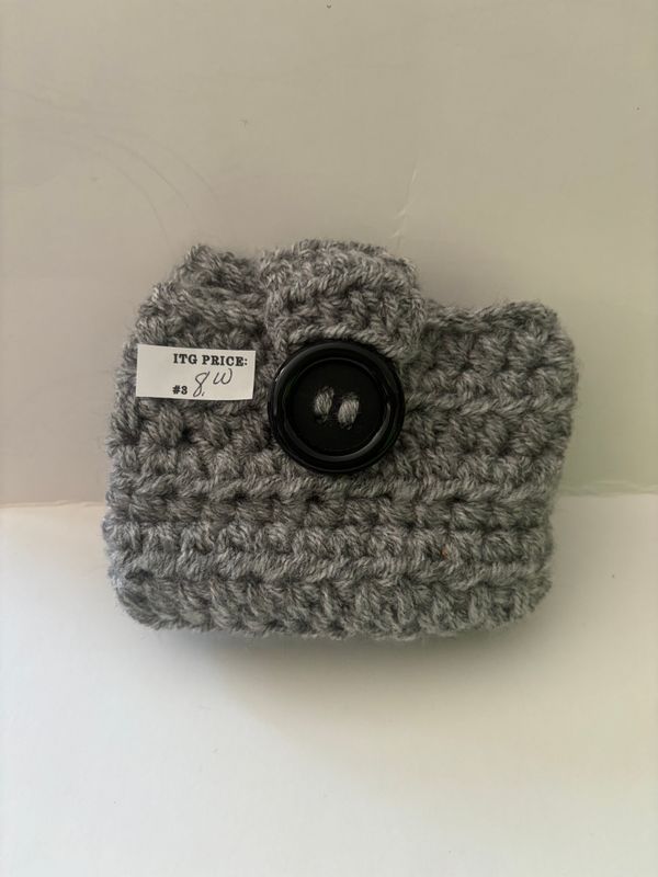 Crochet folded card holder with buttons