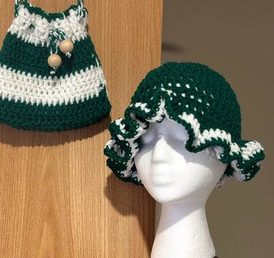 Crochet ruffle hat/&amp;Drawstring Bags
