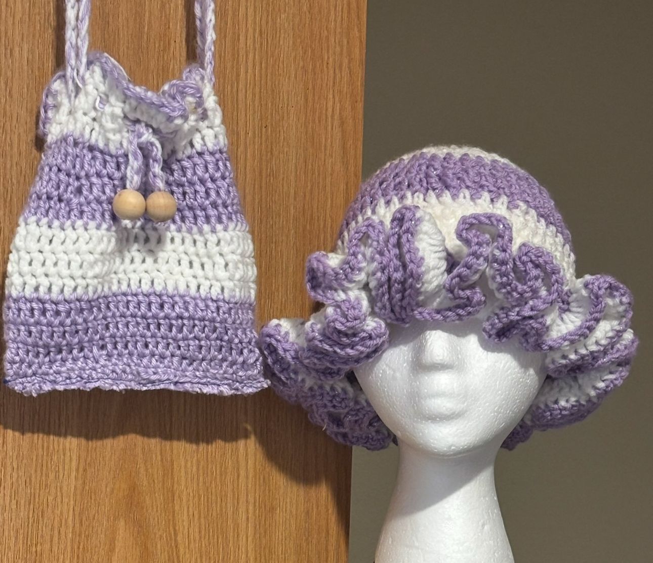 Crochet ruffle hat/&amp;Drawstring Bags